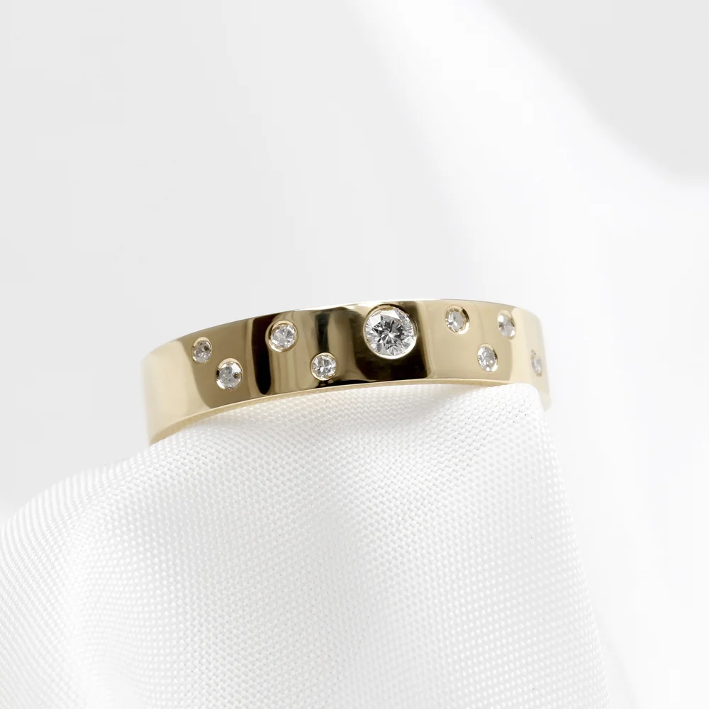 November 2023 - Round Diamonds in Yellow Gold