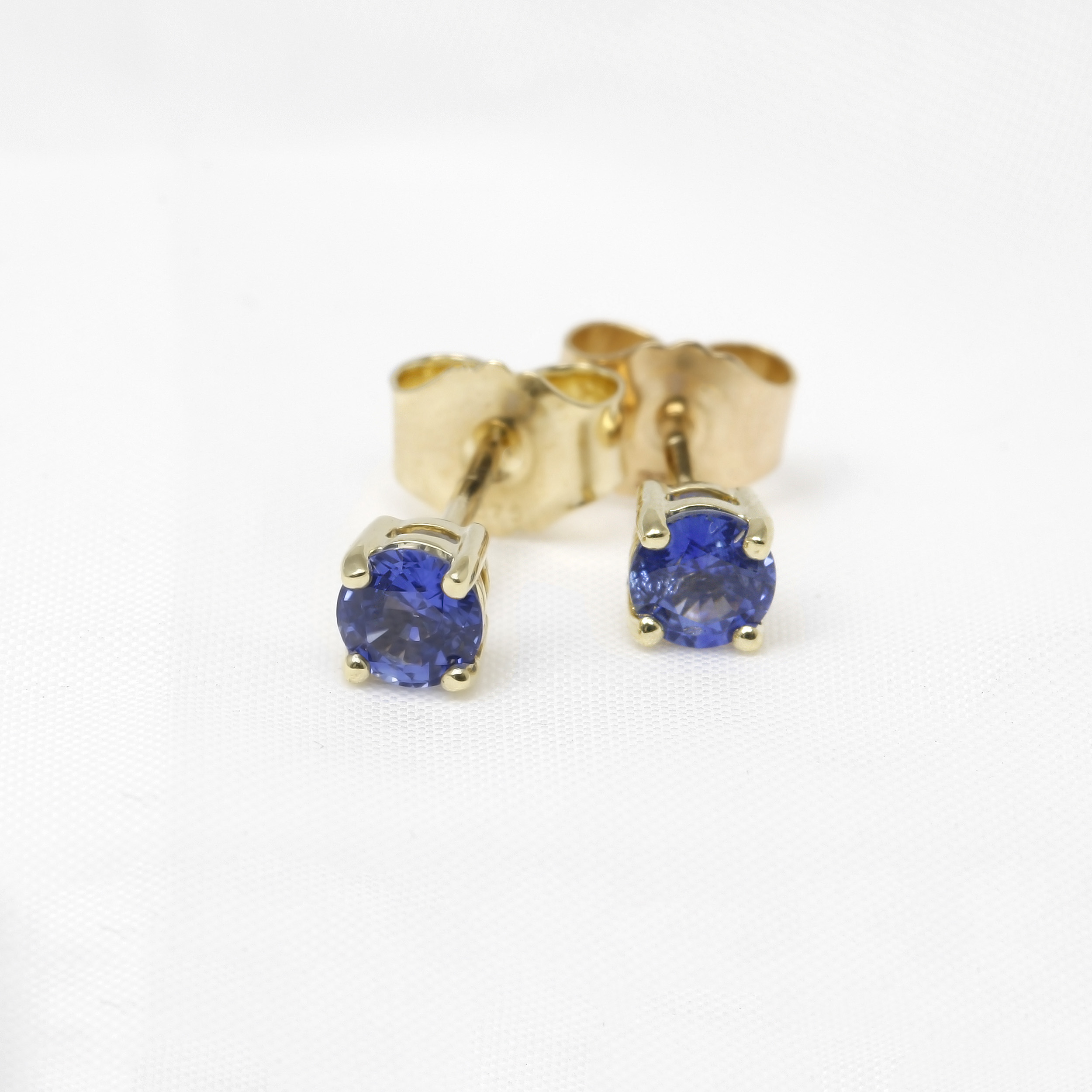 0.68ct Sapphire Stud Earrings in 9ct Yellow Gold