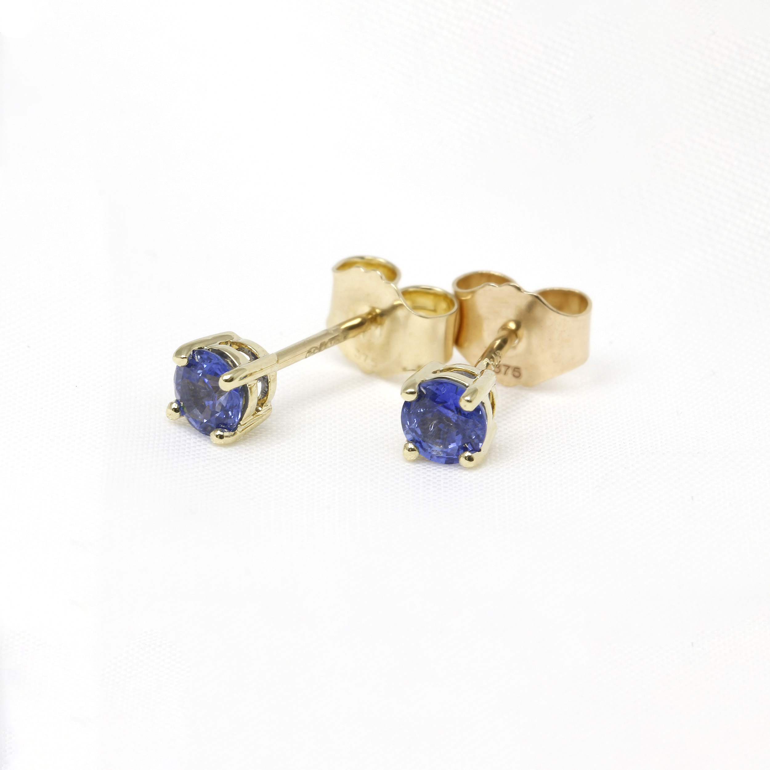 0.68ct Sapphire Stud Earrings in 9ct Yellow Gold