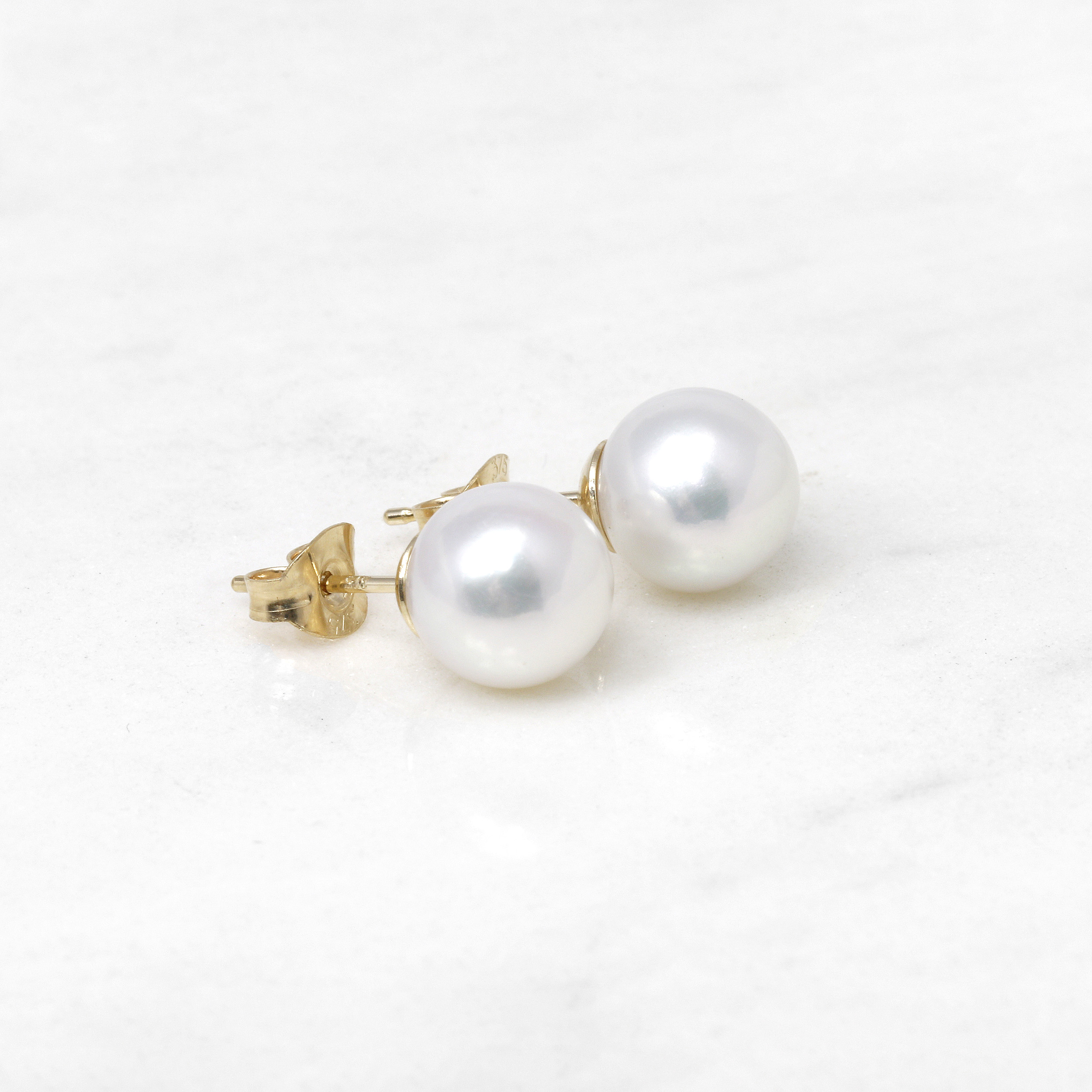 7mm White Round Freshwater Pearl Stud Earrings in 9ct Yellow Gold