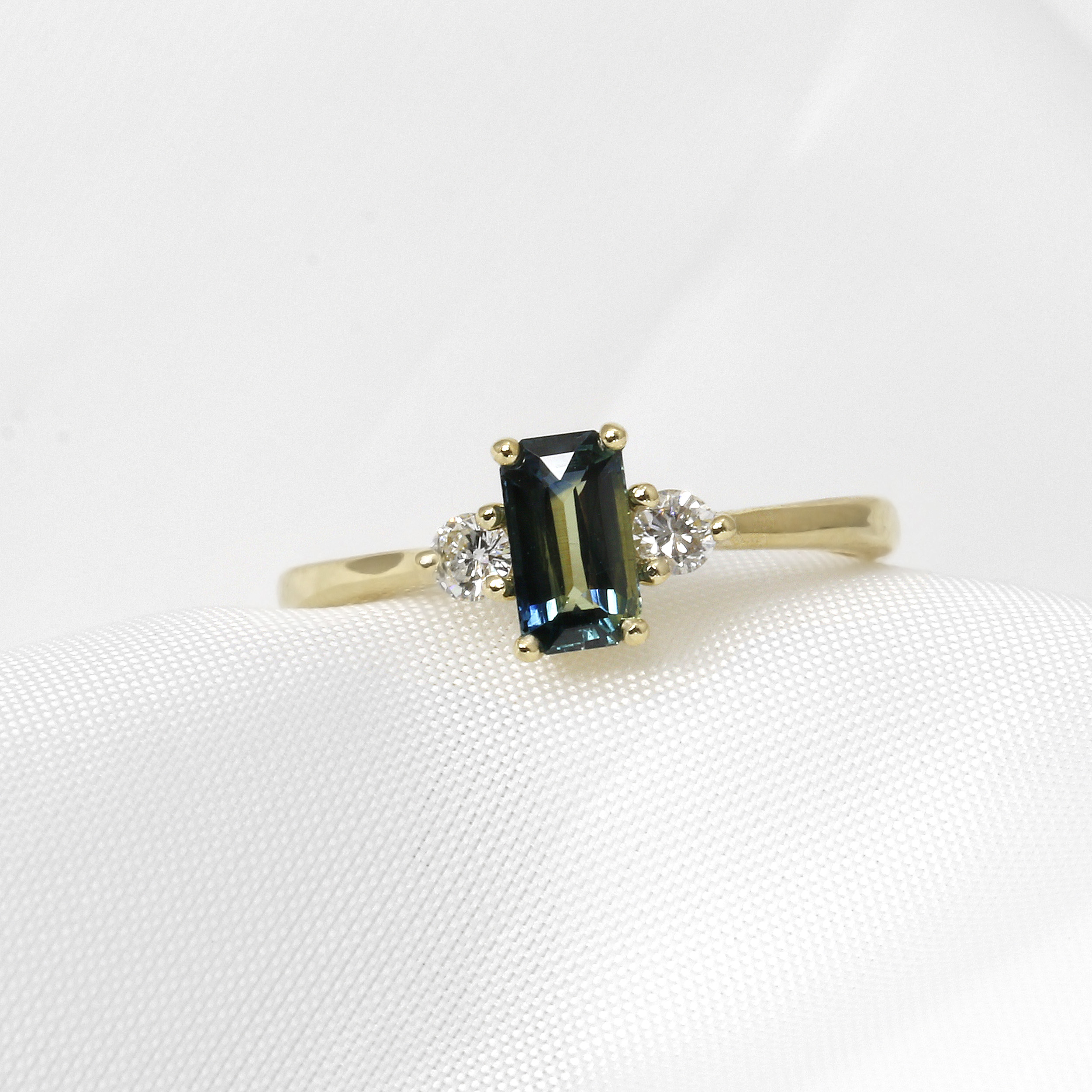 Teal Sapphire Three Stone Ring in 9ct Yellow Gold