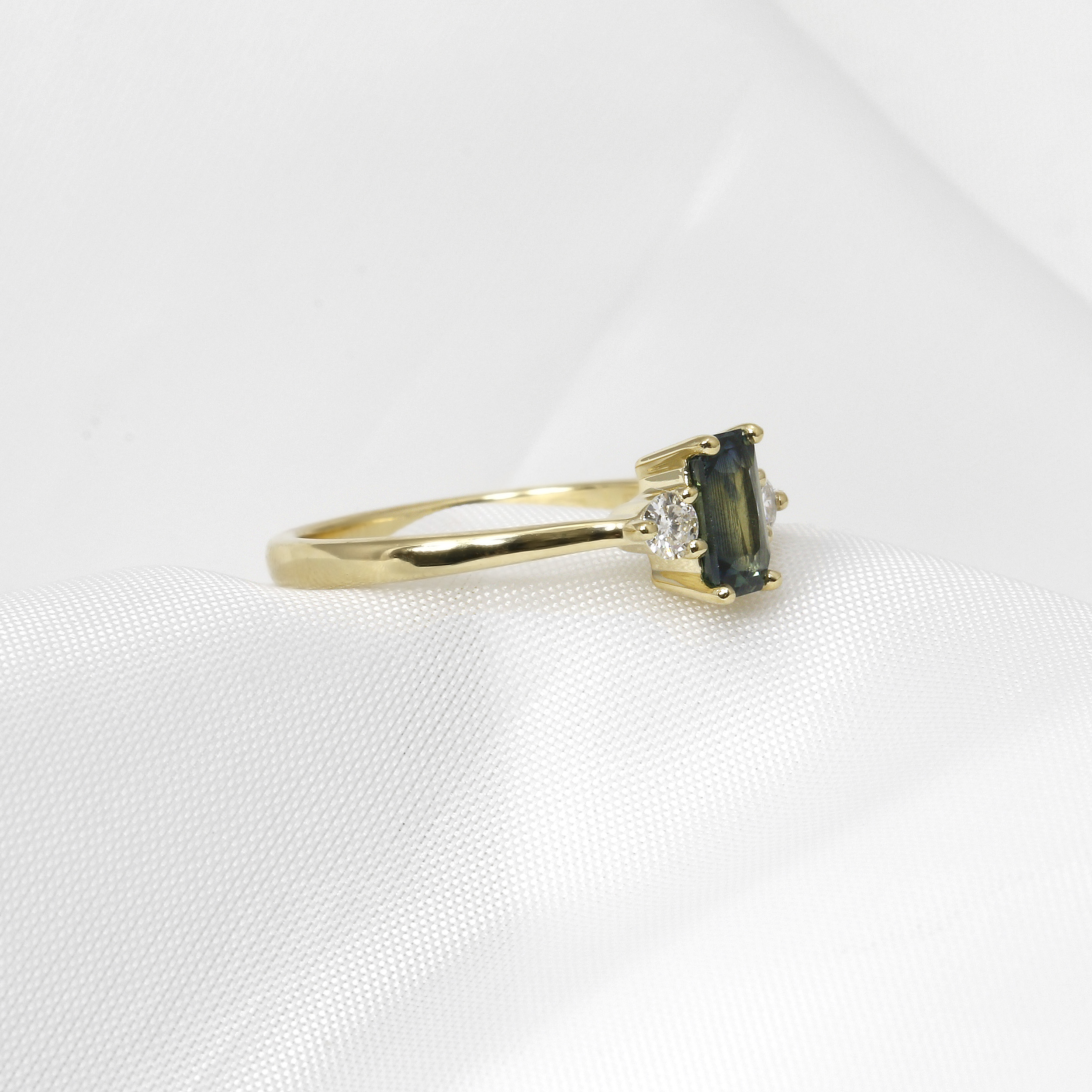 Teal Sapphire Three Stone Ring in 9ct Yellow Gold
