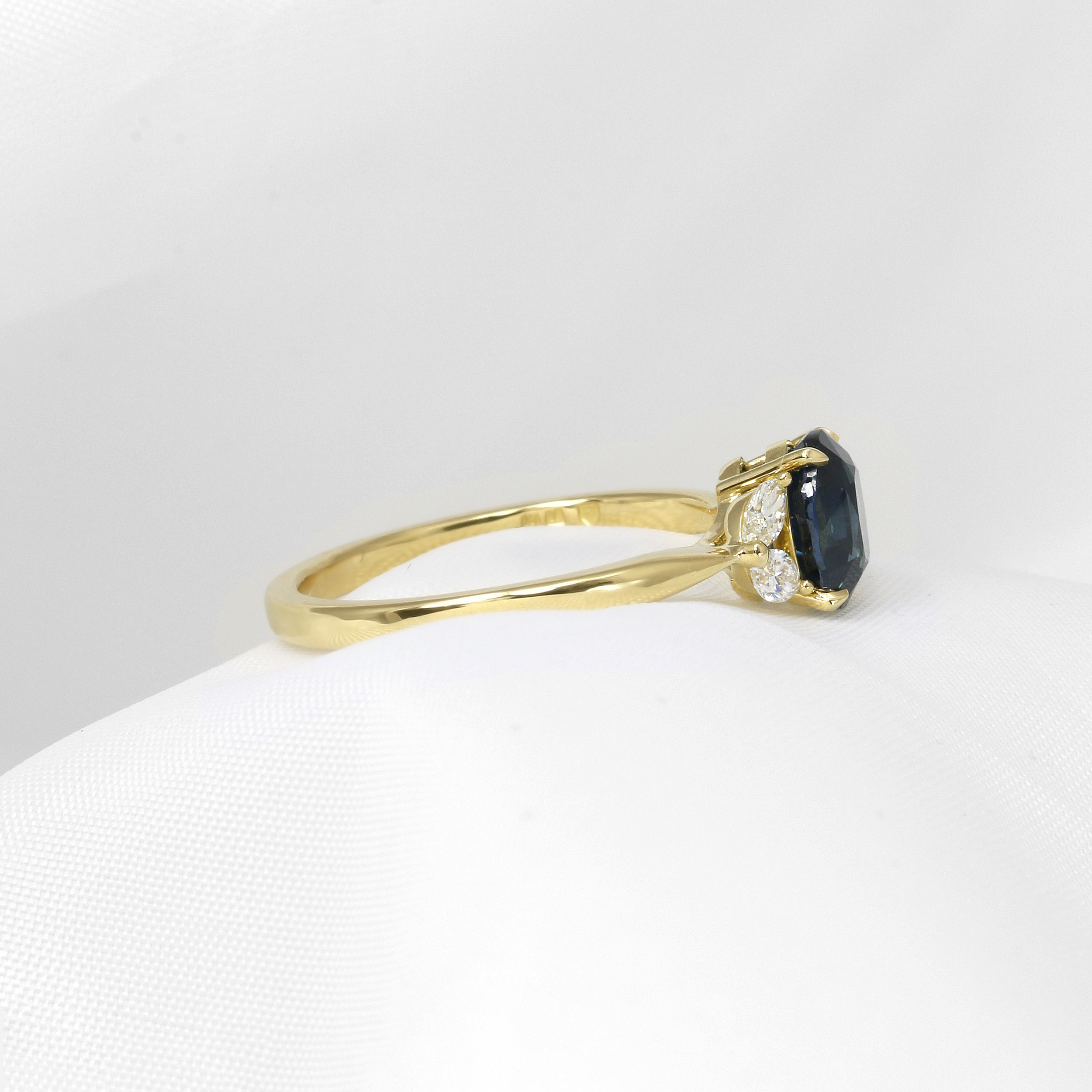 Oval Teal Sapphire and Diamond Ring in 18ct Yellow Gold