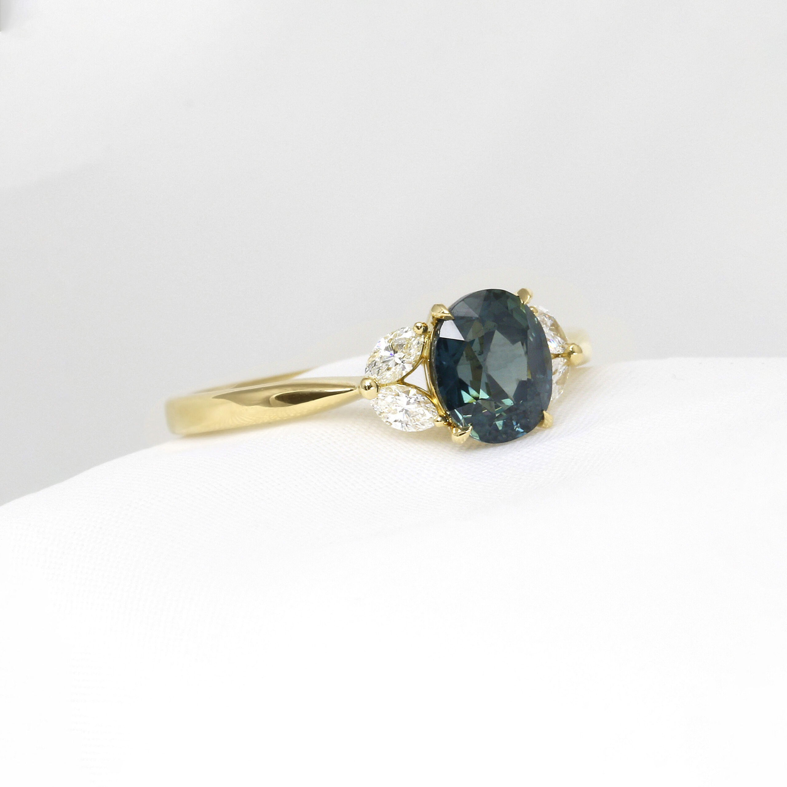 Oval Teal Sapphire and Diamond Ring in 18ct Yellow Gold