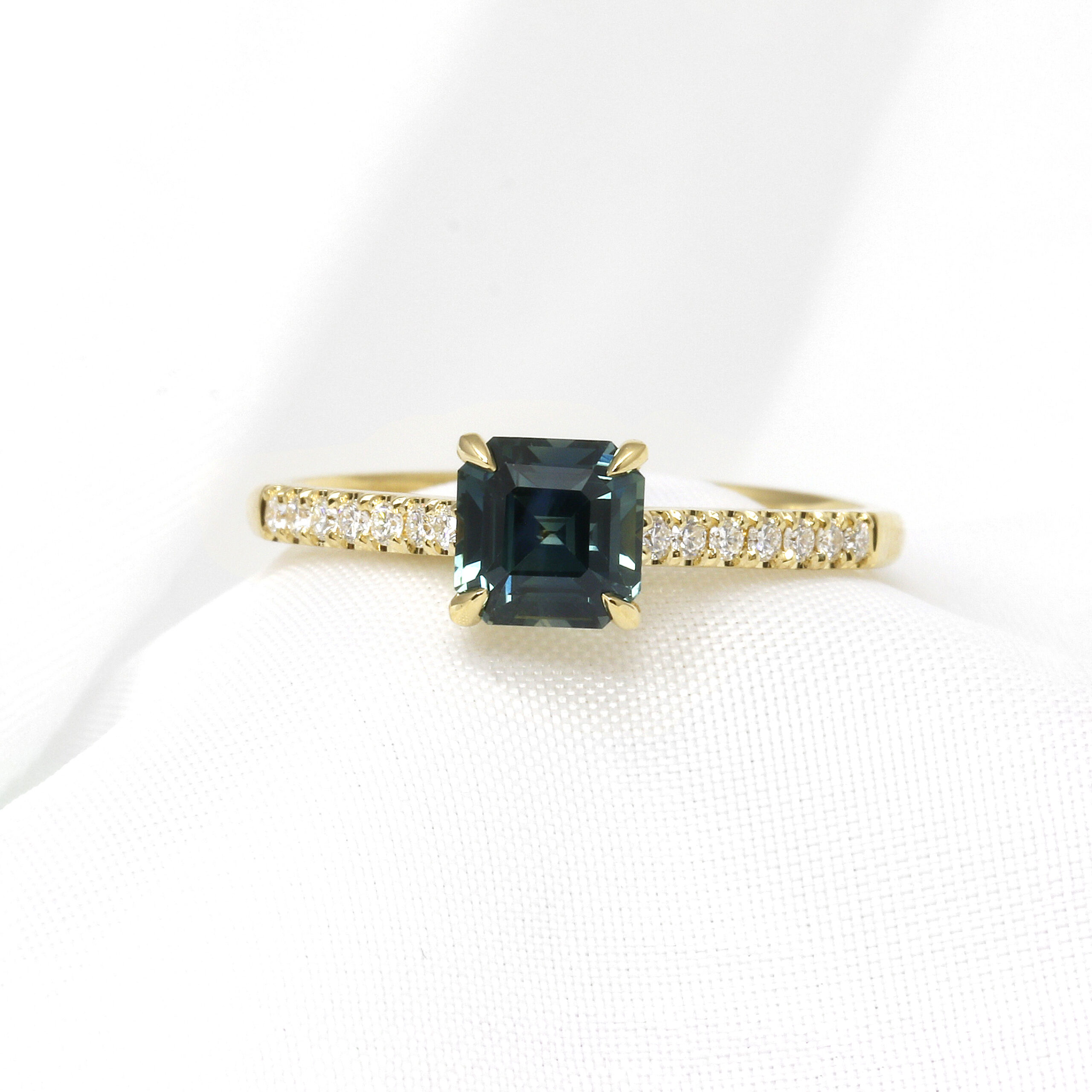 Teal Sapphire with Stone Set Shoulders in 18ct Yellow Gold