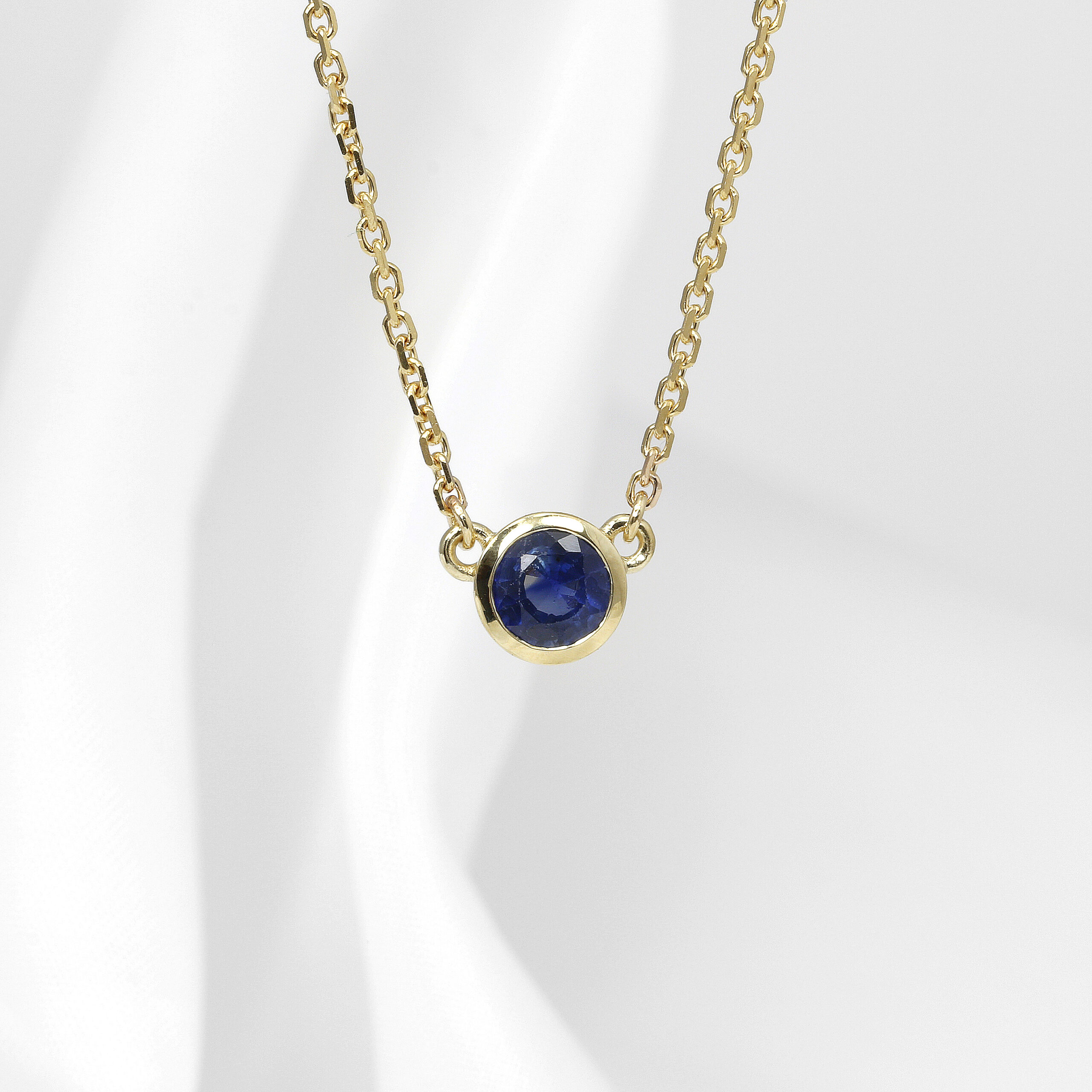 0.54ct Solitaire Sapphire Necklace in 9ct Yellow Gold