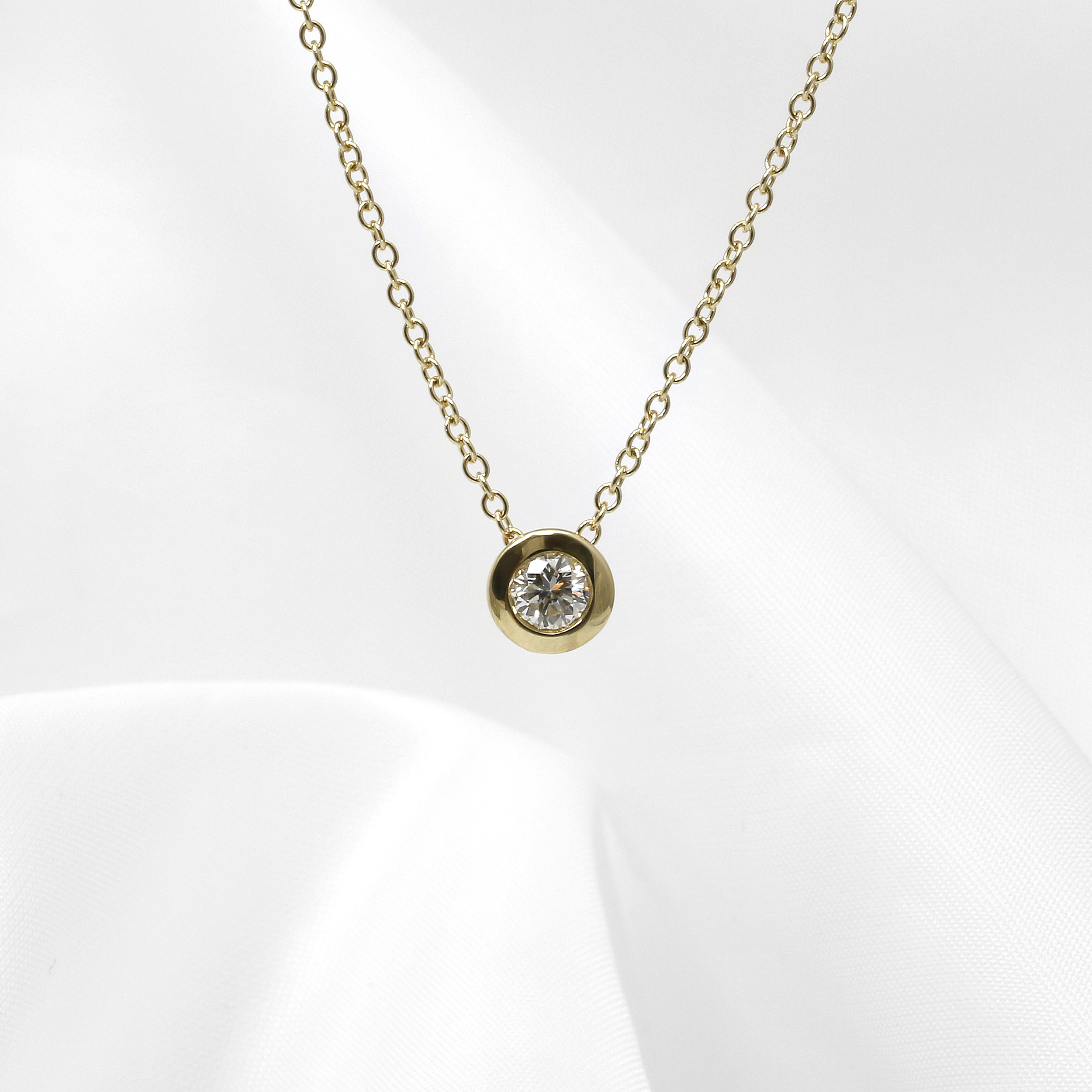 Diamond Feature Edge Pendant in 9ct Yellow Gold