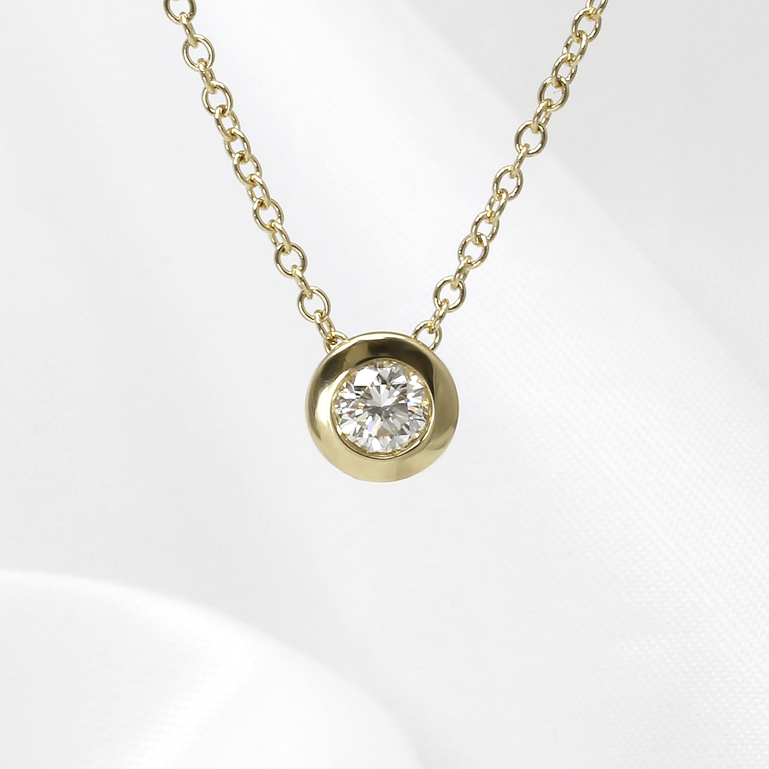 Diamond Feature Edge Pendant in 9ct Yellow Gold