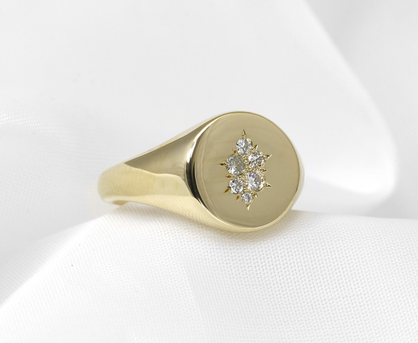 Signet Ring with Diamond Cluster in Yellow Gold