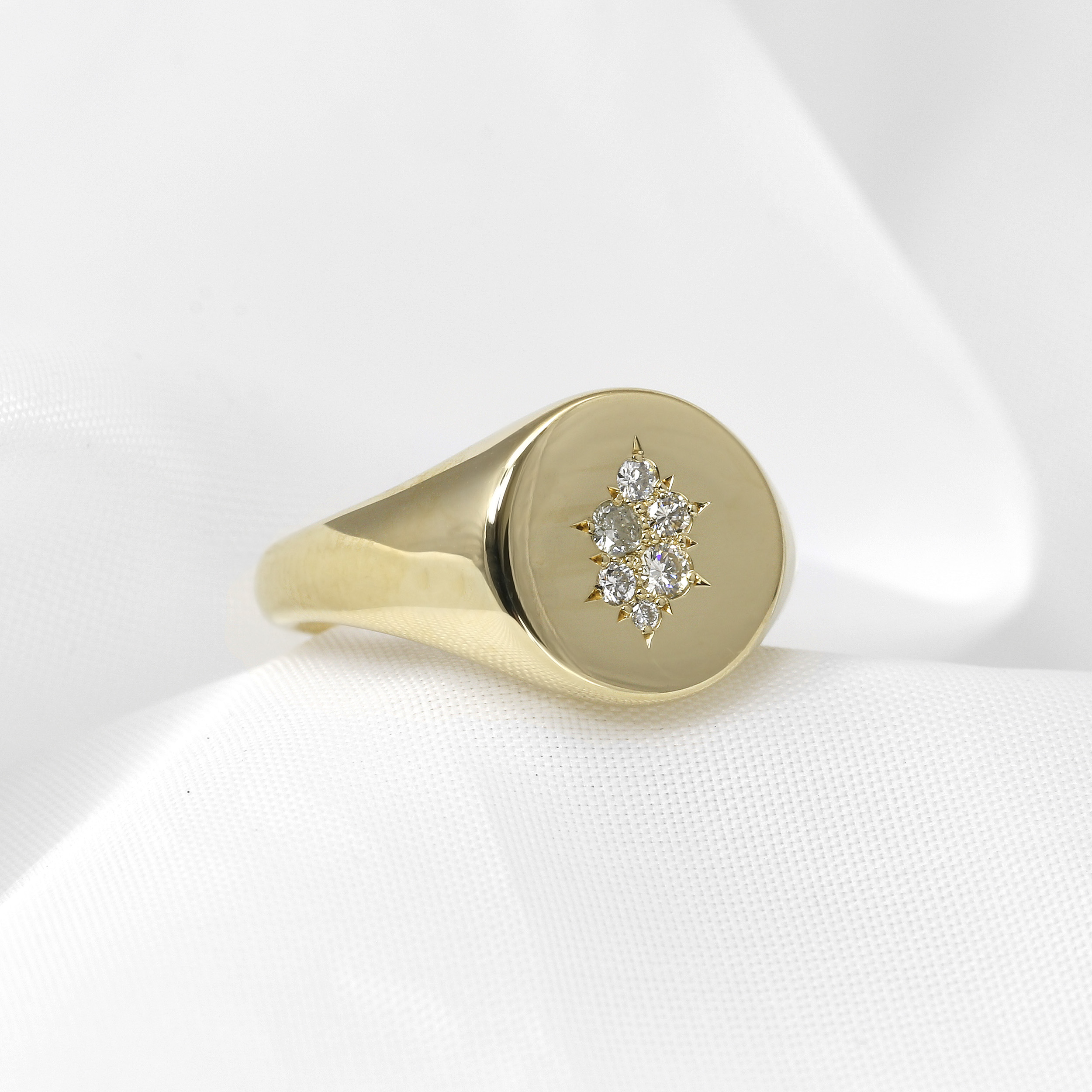 Signet Ring with Diamond Cluster in Yellow Gold