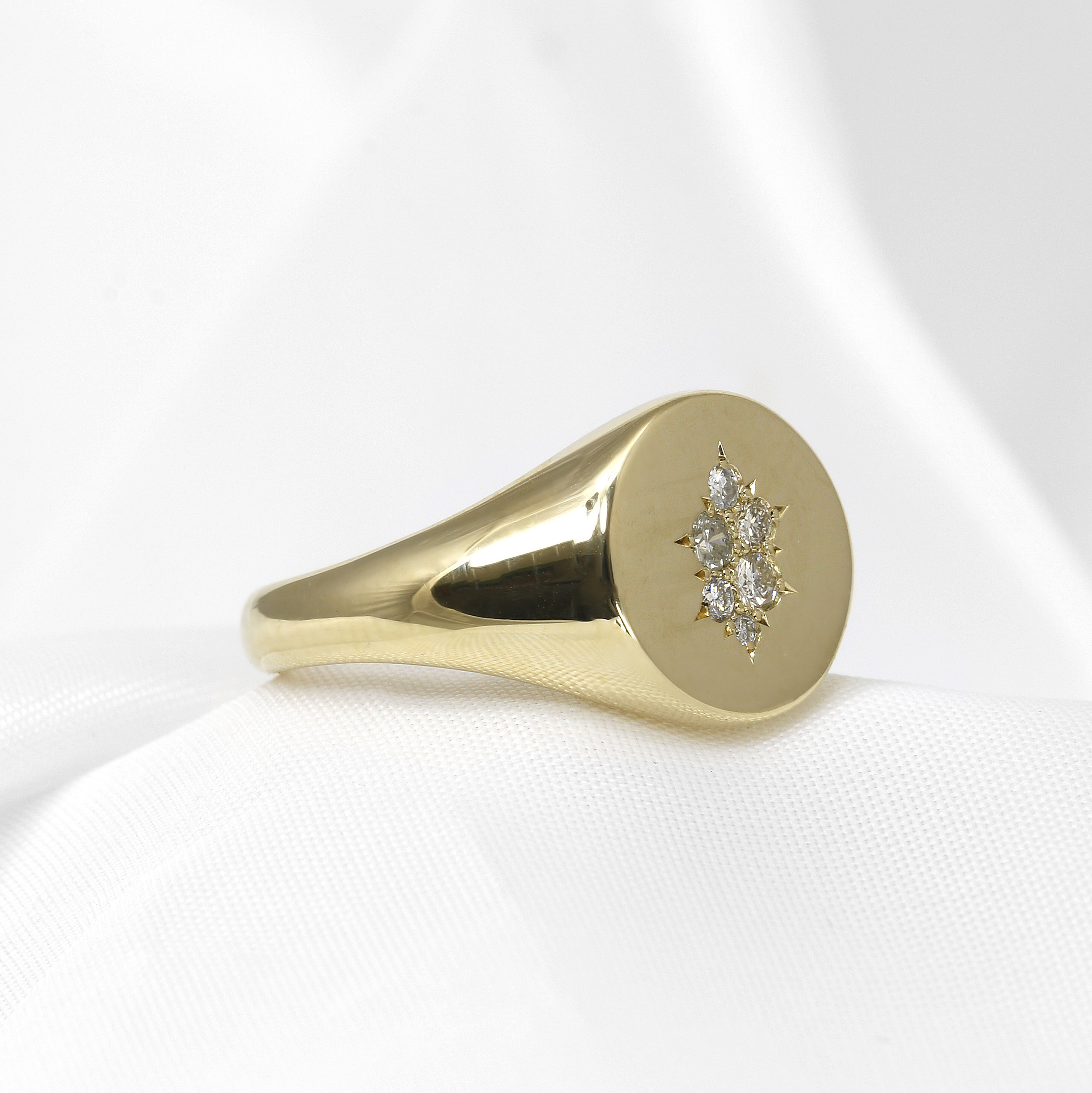 Signet Ring with Diamond Cluster in Yellow Gold